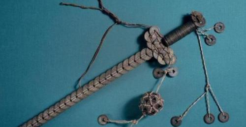 Vũ khí chiến đấu với ma quỷ: Kiếm làm bằng đồng xu Trung Quốc cổ đại!