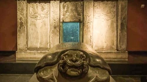 Mộ cổ nghìn năm được khai quật, quan tài thần bí khắc 4 chữ khiến chuyên gia khảo cổ kinh hãi