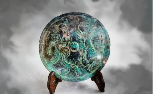 Bí ẩn chiếc gương ma thuật vùng Viễn Đông