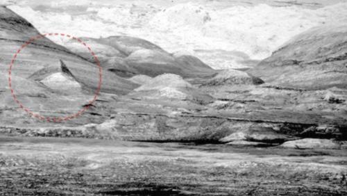 Tìm thấy chuột và kim tự tháp trên sao Hỏa, ảnh chụp từ tàu thăm dò Curiosity của NASA