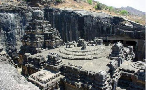 Bí ẩn ngôi đền cổ chạm khắc từ một khối đá khổng lồ ở Ấn Độ