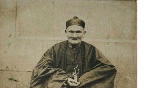 Người đàn ông thọ 256 tuổi, kết hôn với 23 người vợ và có 108 người con?