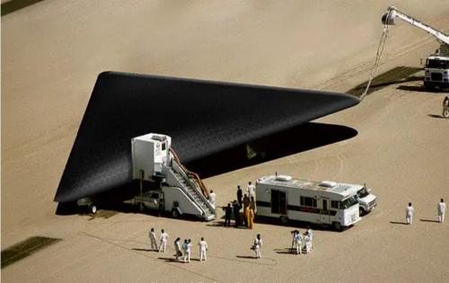 Đây có phải là đoạn video rõ nhất từng ghi lại được về UFO hình tam giác bí ẩn?