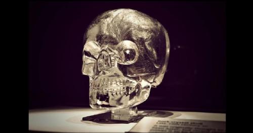 Pha lê lưu trữ dữ liệu & bí ẩn hộp sọ pha lê cổ đại