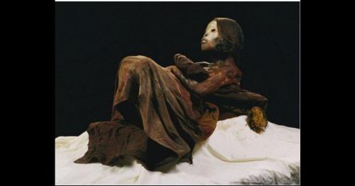 Khai quật xác ướp trấn yểm 