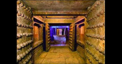 Lăng mộ cổ đại bị khóa từ bên trong – người thợ cuối cùng đã thoát ra bằng cách nào?