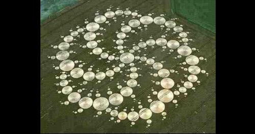 Giải mã vòng tròn kỳ bí xuất hiện trên cánh đồng nước Mỹ – Thông điệp ngoài hành tinh?