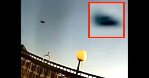 UFO đĩa bay đầu mũi tên màu đen được nhìn thấy ở British Colombia, Canada